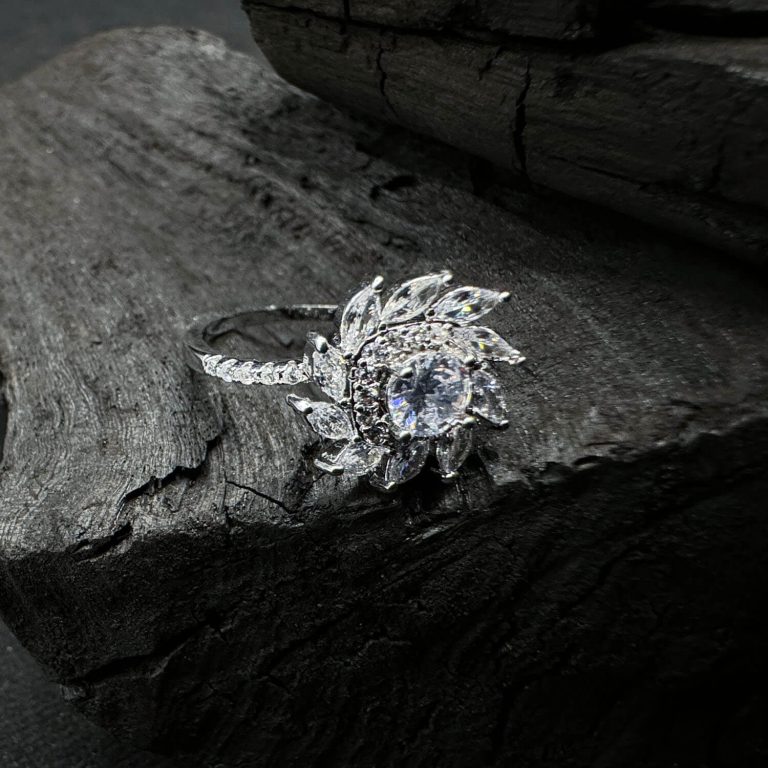 Exquisite Floral Diamond Ring - Nazli Fashions