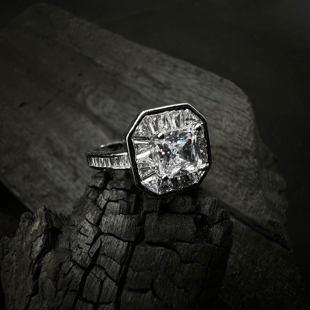 Exquisite Princess-Cut Diamond Halo Ring