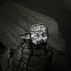 Exquisite Princess-Cut Diamond Halo Ring