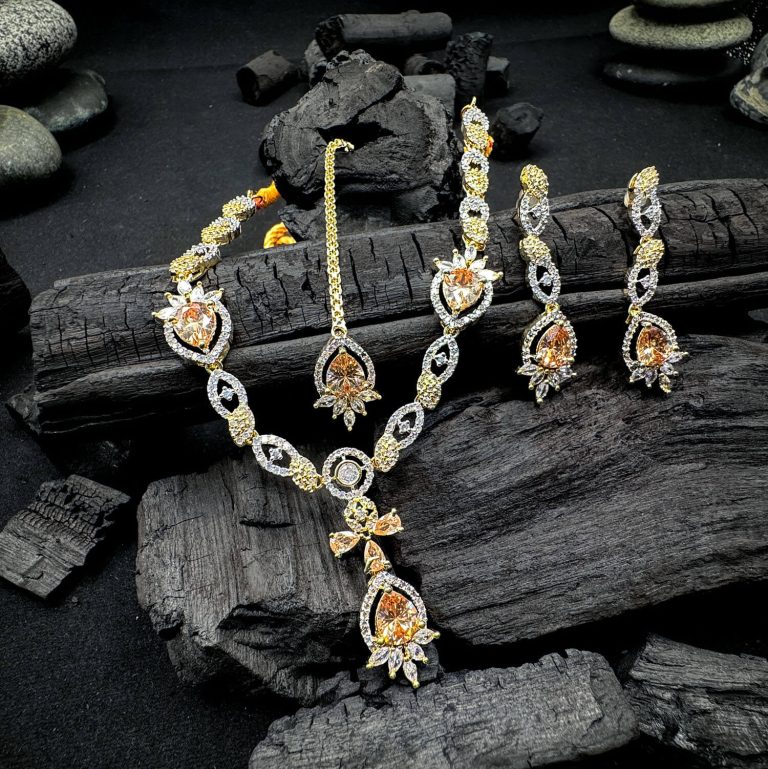 Majestic Amber and Golden Necklace Set