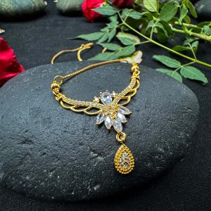 Sparkling Golden Chain Necklace with Dangling Stones