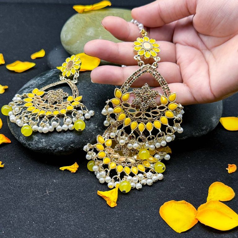 Vibrant Sunflower Earrings and Tikka Set - Nazli Fashions